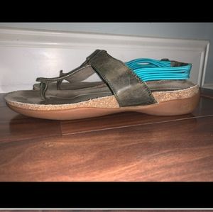 Size 7/8 KEEN Dauntless Posted Thong Slingback
